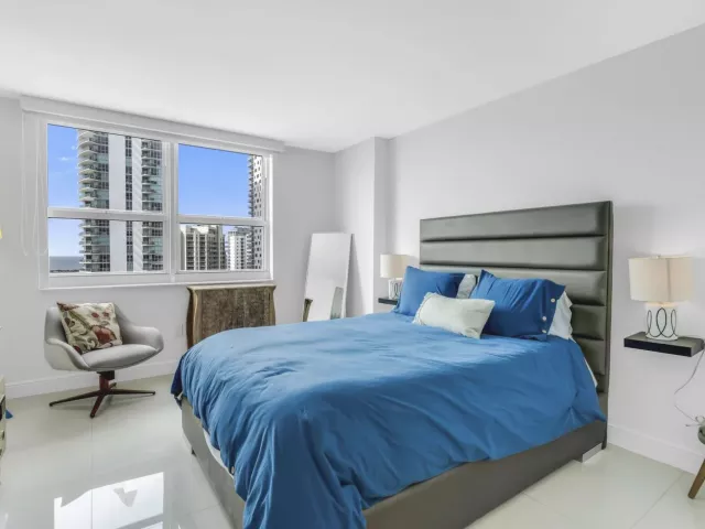 2-bedroom condo for sale in Miami - 1155 BRICKELL BAY Drive 2509 - MondialRealty