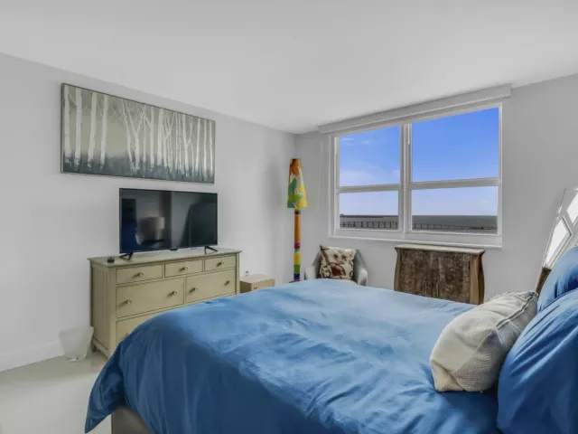 2-bedroom condo for sale in Miami - 1155 BRICKELL BAY Drive 2509 - MondialRealty