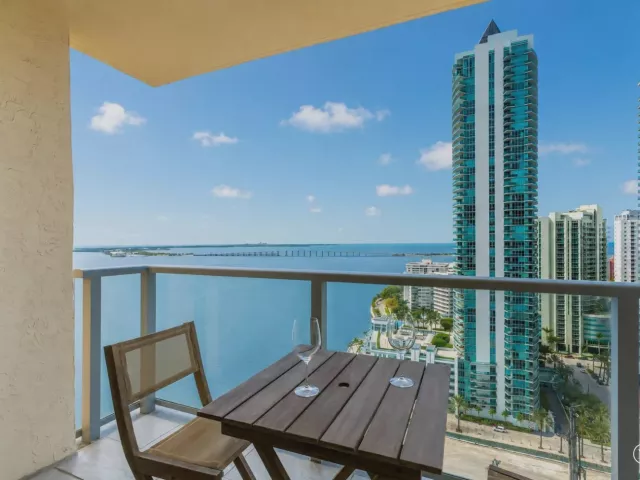 2-bedroom condo for sale in Miami - 1155 BRICKELL BAY Drive 2509 - MondialRealty