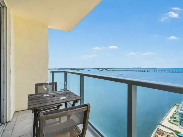 2-bedroom condo for sale in Miami - 1155 BRICKELL BAY Drive 2509 - MondialRealty