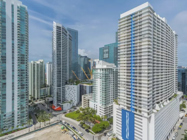 2-bedroom condo for sale in Miami - 1155 BRICKELL BAY Drive 2509 - MondialRealty