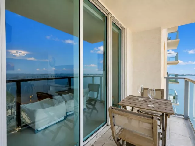 2-bedroom condo for sale in Miami - 1155 BRICKELL BAY Drive 2509 - MondialRealty