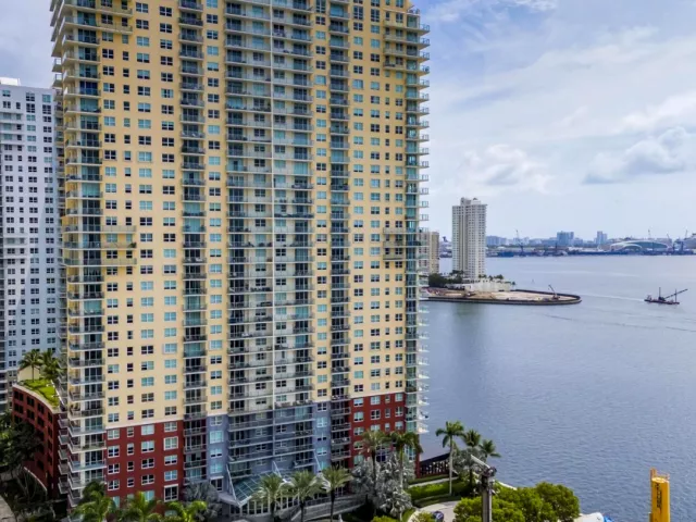 2-bedroom condo for sale in Miami - 1155 BRICKELL BAY Drive 2509 - MondialRealty