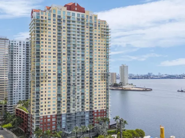 2-bedroom condo for sale in Miami - 1155 BRICKELL BAY Drive 2509 - MondialRealty
