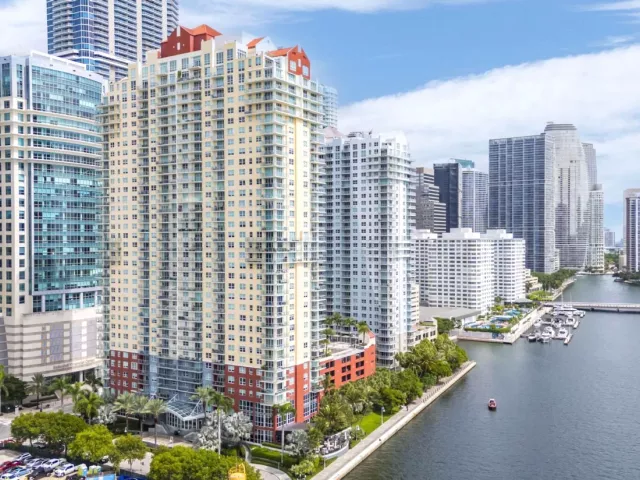 2-bedroom condo for sale in Miami - 1155 BRICKELL BAY Drive 2509 - MondialRealty