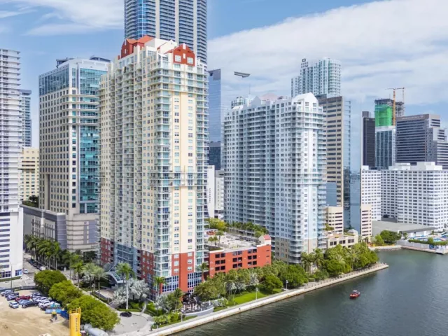 2-bedroom condo for sale in Miami - 1155 BRICKELL BAY Drive 2509 - MondialRealty