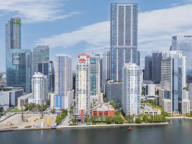 2-bedroom condo for sale in Miami - 1155 BRICKELL BAY Drive 2509 - MondialRealty