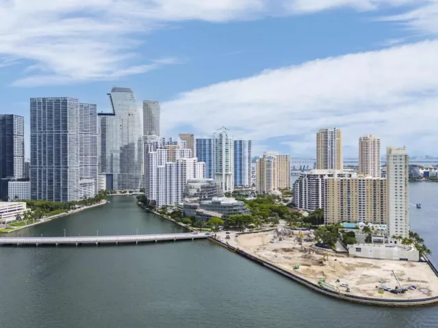 2-bedroom condo for sale in Miami - 1155 BRICKELL BAY Drive 2509 - MondialRealty