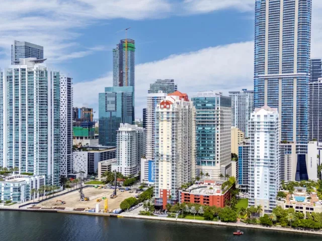 2-bedroom condo for sale in Miami - 1155 BRICKELL BAY Drive 2509 - MondialRealty
