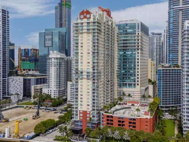 2-bedroom condo for sale in Miami - 1155 BRICKELL BAY Drive 2509 - MondialRealty