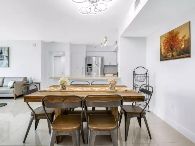 2-bedroom condo for sale in Miami - 1155 BRICKELL BAY Drive 2509 - MondialRealty