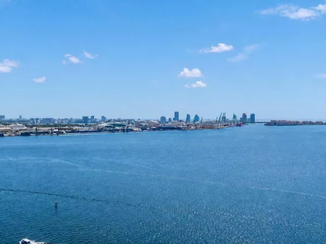 2-bedroom condo for sale in Miami - 1155 BRICKELL BAY Drive 2509 - MondialRealty