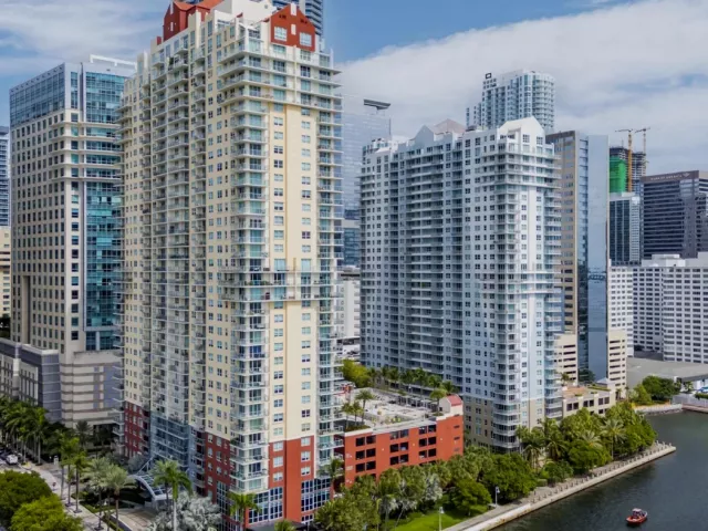 2-bedroom condo for sale in Miami - 1155 BRICKELL BAY Drive 2509 - MondialRealty
