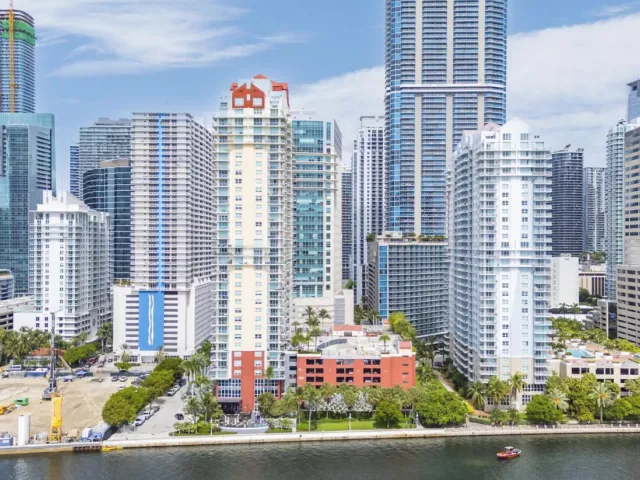 2-bedroom condo for sale in Miami - 1155 BRICKELL BAY Drive 2509 - MondialRealty