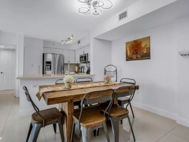2-bedroom condo for sale in Miami - 1155 BRICKELL BAY Drive 2509 - MondialRealty