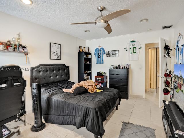 3-bedroom home for sale in Hollywood - 3003 Lakewood Ln - MondialRealty