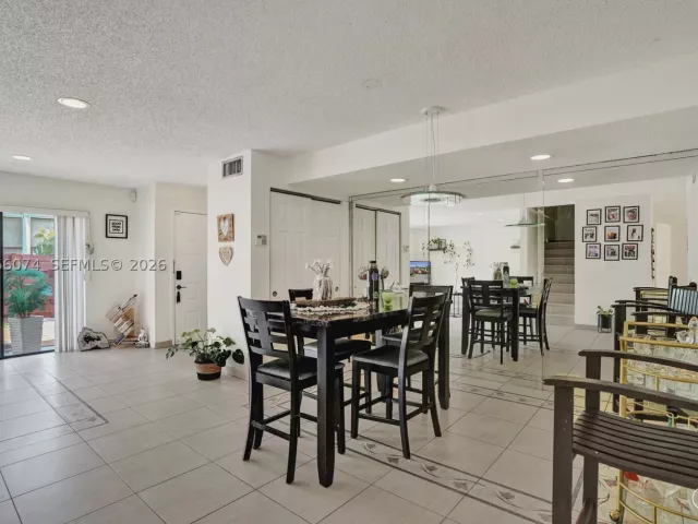 3-bedroom home for sale in Hollywood - 3003 Lakewood Ln - MondialRealty