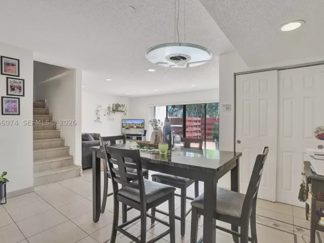 3-bedroom home for sale in Hollywood - 3003 Lakewood Ln - MondialRealty