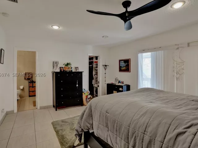 3-bedroom home for sale in Hollywood - 3003 Lakewood Ln - MondialRealty