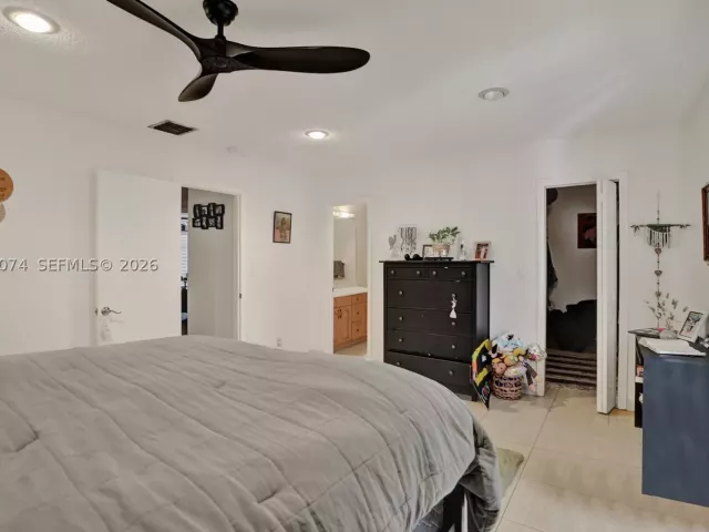 3-bedroom home for sale in Hollywood - 3003 Lakewood Ln - MondialRealty