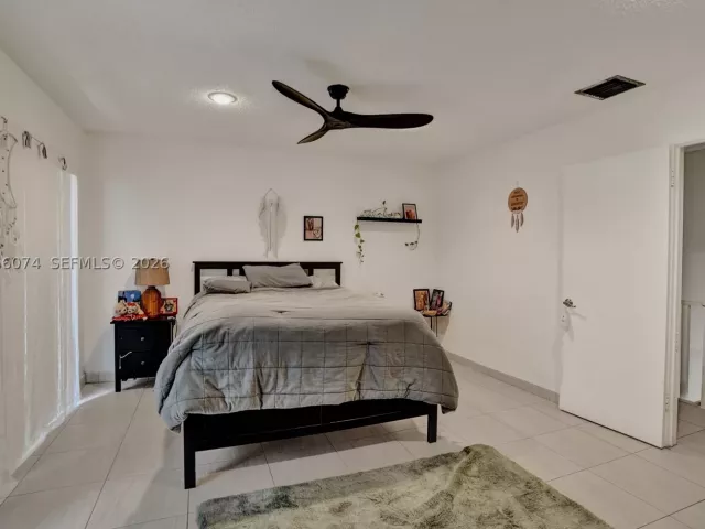 3-bedroom home for sale in Hollywood - 3003 Lakewood Ln - MondialRealty