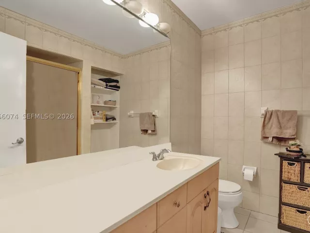 3-bedroom home for sale in Hollywood - 3003 Lakewood Ln - MondialRealty
