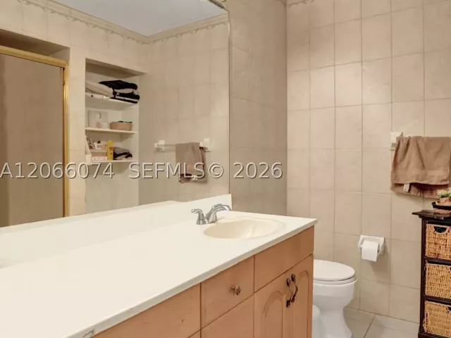 3-bedroom home for sale in Hollywood - 3003 Lakewood Ln - MondialRealty