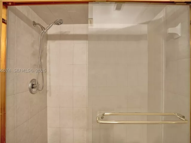 3-bedroom home for sale in Hollywood - 3003 Lakewood Ln - MondialRealty