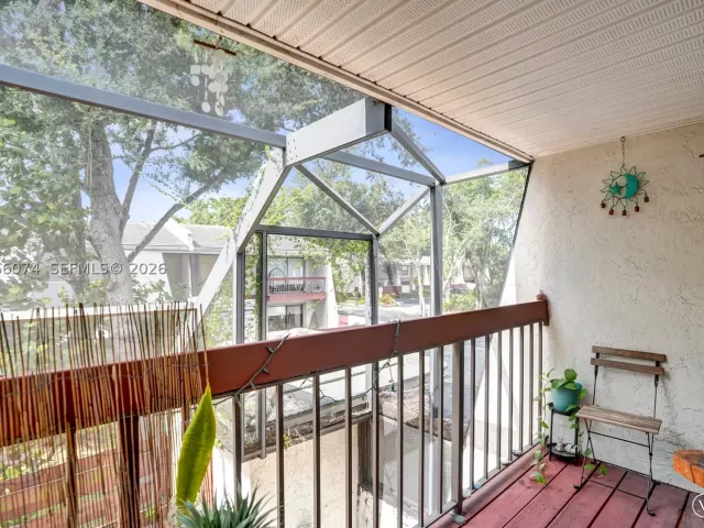 3-bedroom home for sale in Hollywood - 3003 Lakewood Ln - MondialRealty
