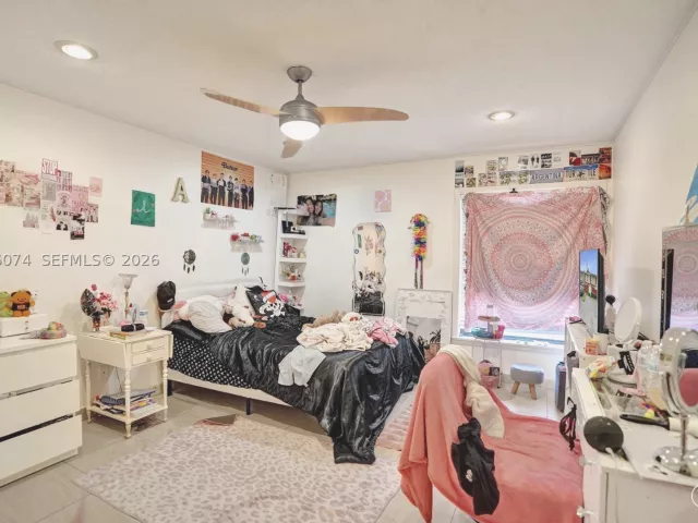 3-bedroom home for sale in Hollywood - 3003 Lakewood Ln - MondialRealty