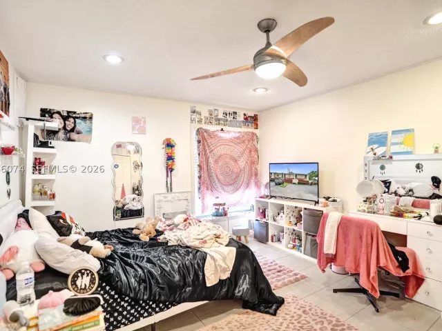 3-bedroom home for sale in Hollywood - 3003 Lakewood Ln - MondialRealty