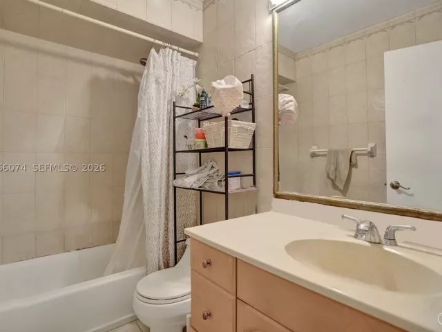 3-bedroom home for sale in Hollywood - 3003 Lakewood Ln - MondialRealty