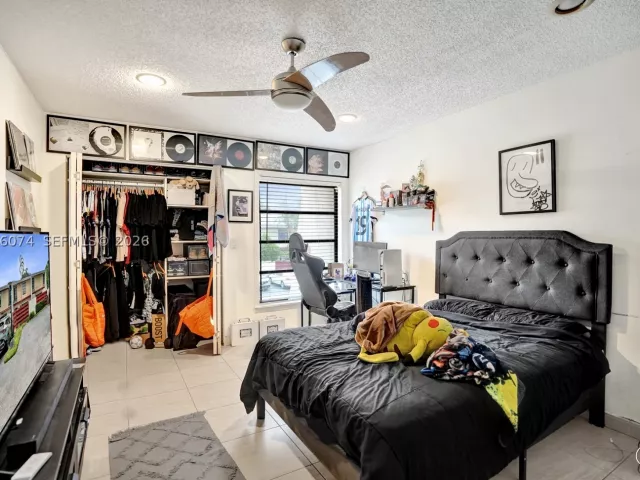 3-bedroom home for sale in Hollywood - 3003 Lakewood Ln - MondialRealty