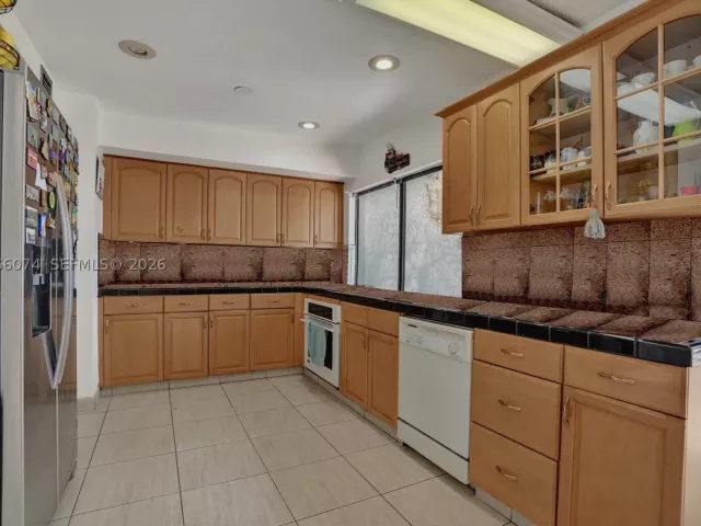 3-bedroom home for sale in Hollywood - 3003 Lakewood Ln - MondialRealty