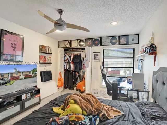 3-bedroom home for sale in Hollywood - 3003 Lakewood Ln - MondialRealty