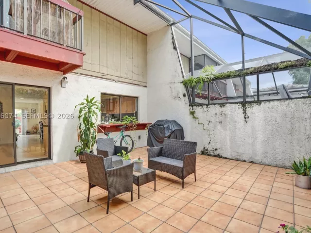 3-bedroom home for sale in Hollywood - 3003 Lakewood Ln - MondialRealty