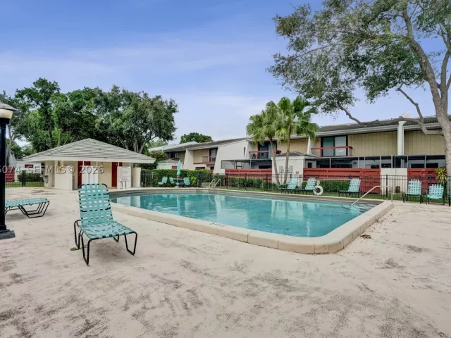 3-bedroom home for sale in Hollywood - 3003 Lakewood Ln - MondialRealty