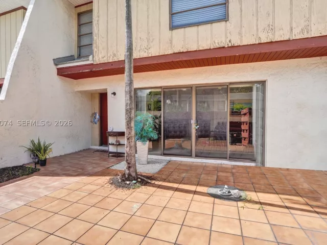 3-bedroom home for sale in Hollywood - 3003 Lakewood Ln - MondialRealty