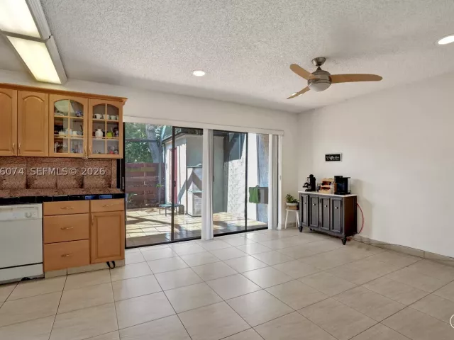 3-bedroom home for sale in Hollywood - 3003 Lakewood Ln - MondialRealty