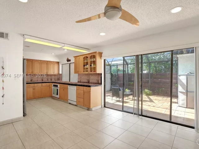3-bedroom home for sale in Hollywood - 3003 Lakewood Ln - MondialRealty