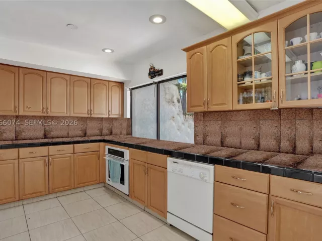 3-bedroom home for sale in Hollywood - 3003 Lakewood Ln - MondialRealty