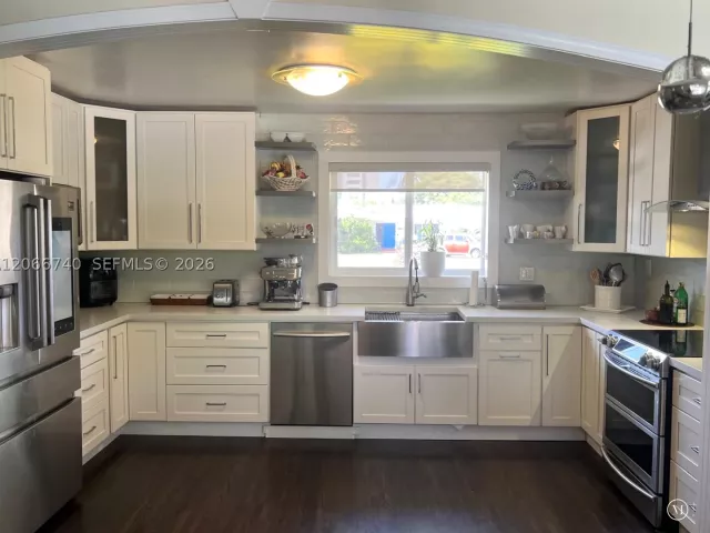 3-bedroom home for sale in Hollywood - 3460 Buchanan St - MondialRealty