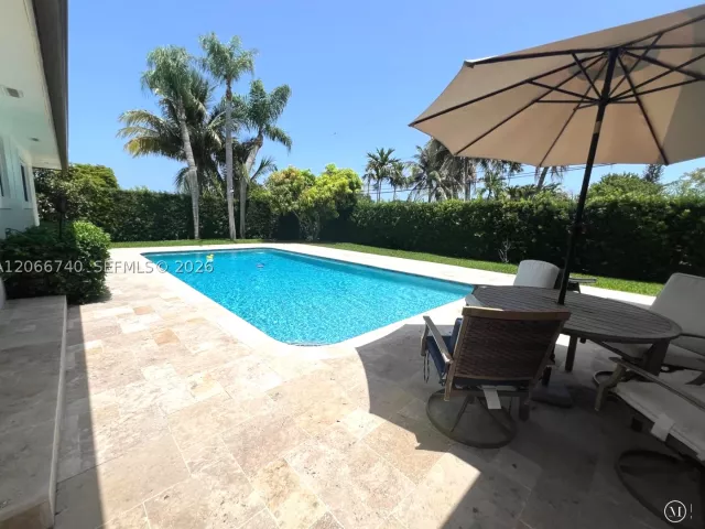 3-bedroom home for sale in Hollywood - 3460 Buchanan St - MondialRealty