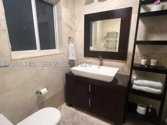 3-bedroom home for sale in Hollywood - 3460 Buchanan St - MondialRealty