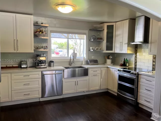 3-bedroom home for sale in Hollywood - 3460 Buchanan St - MondialRealty