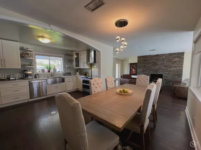 3-bedroom home for sale in Hollywood - 3460 Buchanan St - MondialRealty