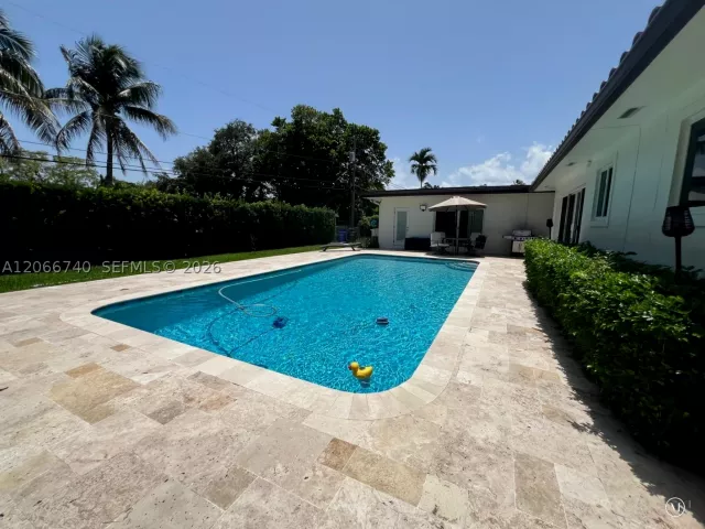 3-bedroom home for sale in Hollywood - 3460 Buchanan St - MondialRealty