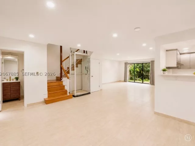 4-bedroom home for sale in Hollywood - 406 Saint Andrews Rd 53 - MondialRealty