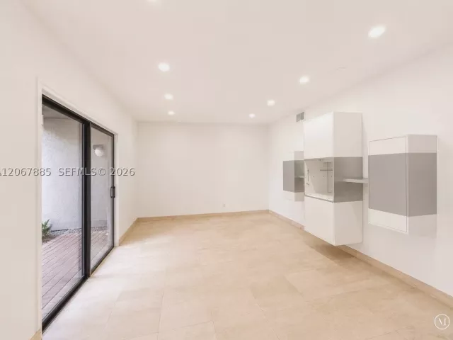 4-bedroom home for sale in Hollywood - 406 Saint Andrews Rd 53 - MondialRealty