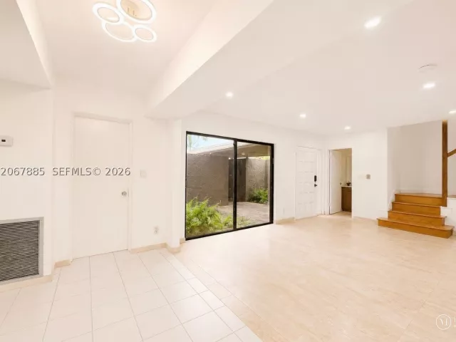 4-bedroom home for sale in Hollywood - 406 Saint Andrews Rd 53 - MondialRealty